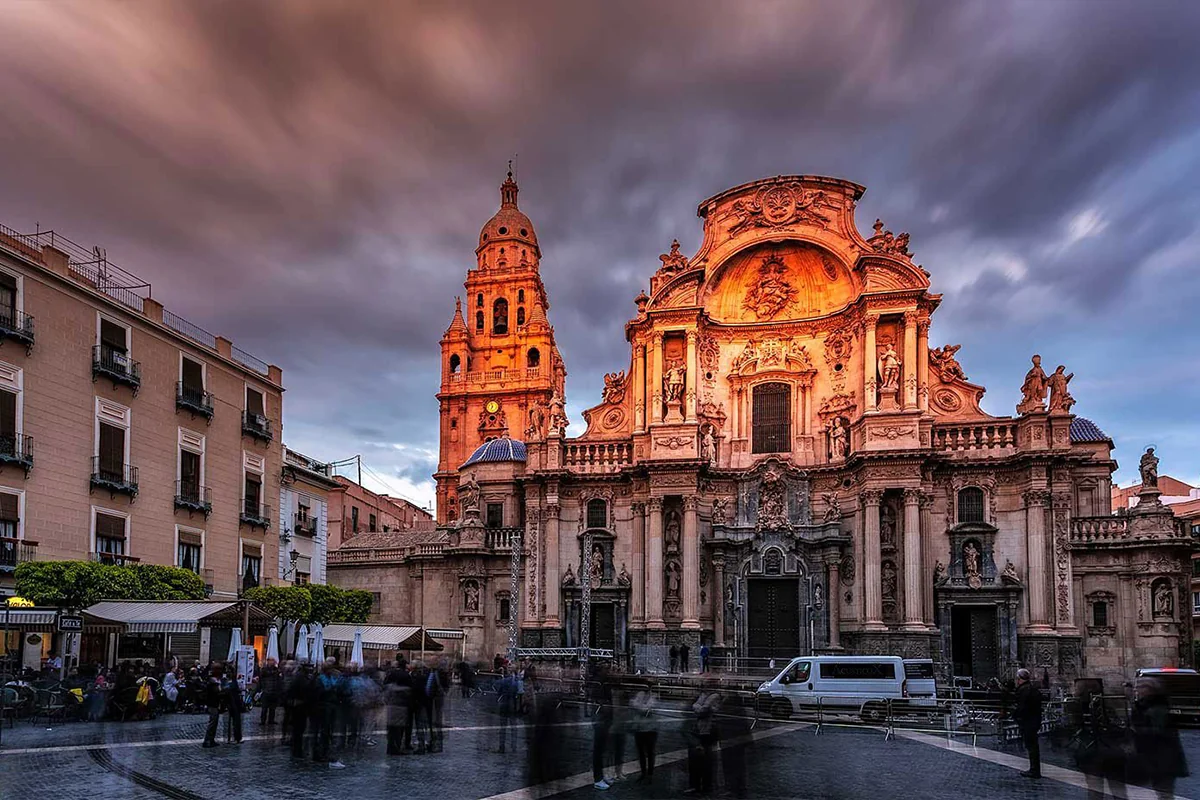 Ruta en Autocaravana por la Murcia Barroca: Iglesias y Palacios en tu Camper de Alquiler